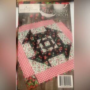 Annie’s Holiday Quilters Club Strawberry Fields Fabric